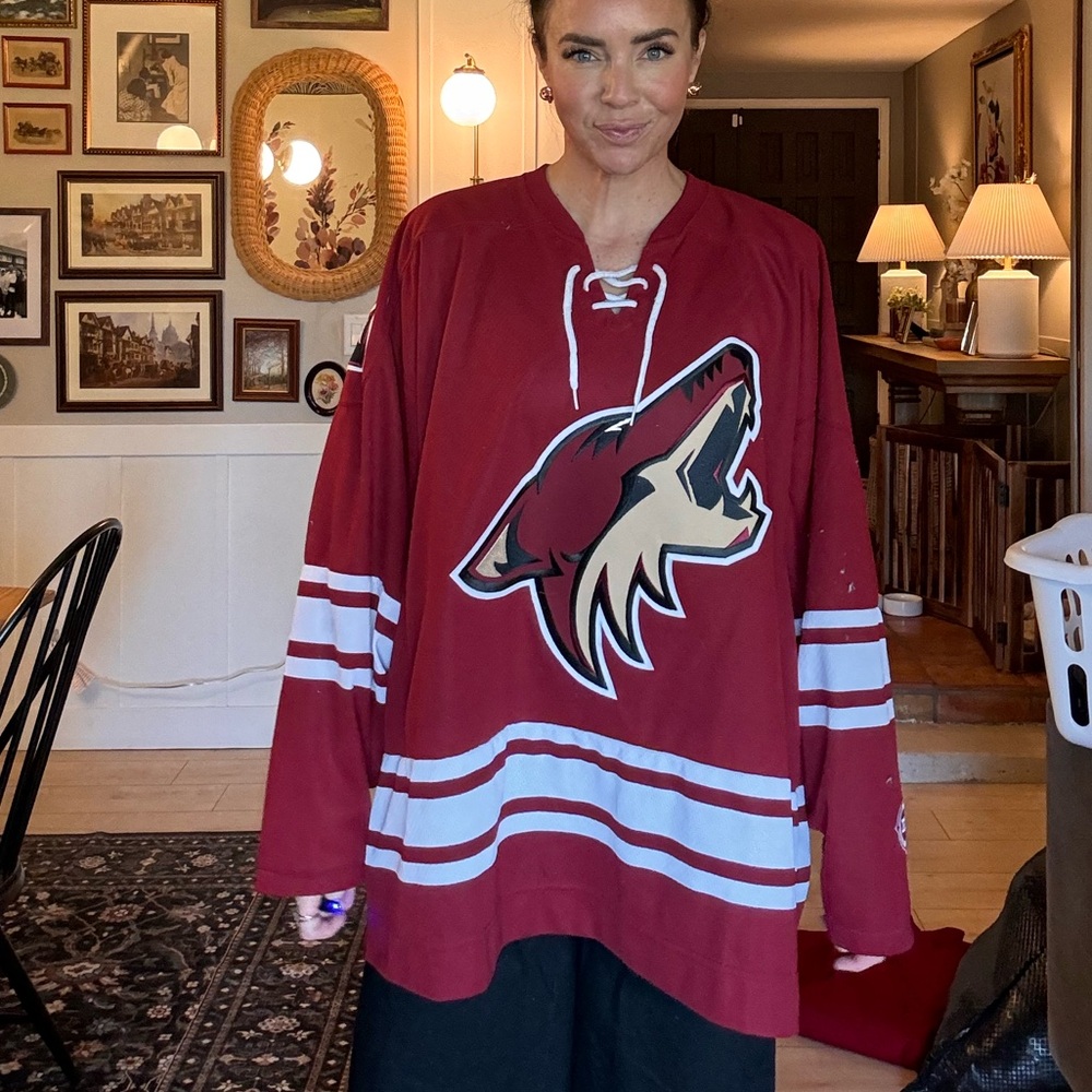 Coyotes jersey